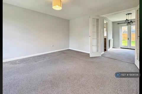 3 bedroom semi-detached house to rent, Avondale Gardens, Hounslow, TW4