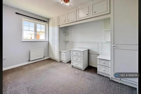 3 bedroom semi-detached house to rent, Avondale Gardens, Hounslow, TW4