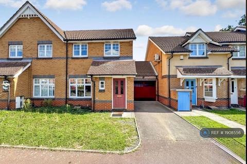 3 bedroom semi-detached house to rent, Avondale Gardens, Hounslow, TW4