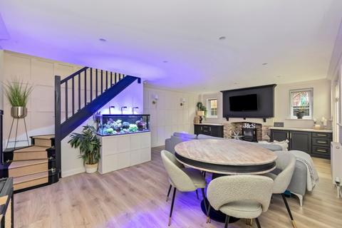 2 bedroom detached house for sale, Church Street, Henfield BN5