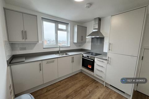 Studio to rent, The Broadway, Southall, UB1