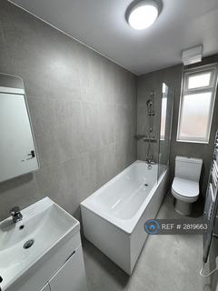 Studio to rent, The Broadway, Southall, UB1