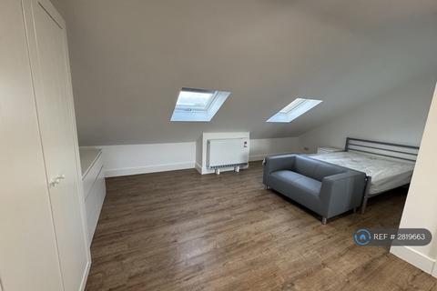 Studio to rent, The Broadway, Southall, UB1