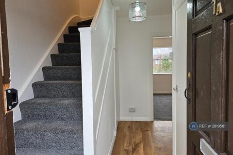2 bedroom flat to rent, Tudor Parade, Rickmansworth, WD3