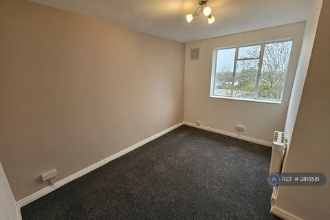 2 bedroom flat to rent, Tudor Parade, Rickmansworth, WD3