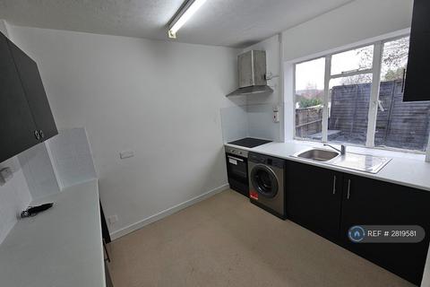 2 bedroom flat to rent, Tudor Parade, Rickmansworth, WD3