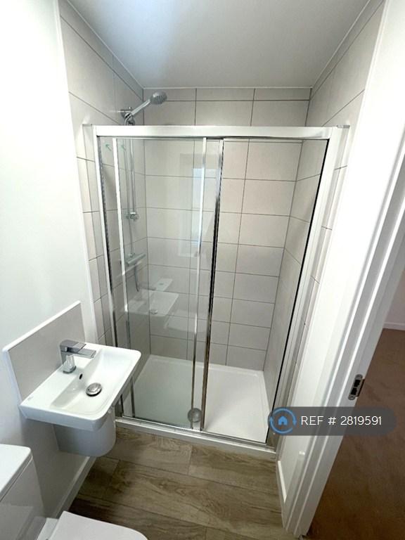 Master Bed En-Suite