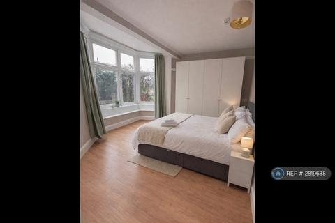 1 bedroom in a house share to rent, Sandecotes Road, Poole, BH14