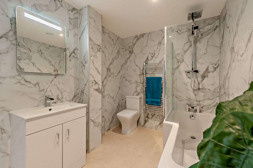 Jack &amp; Jill Bathroom