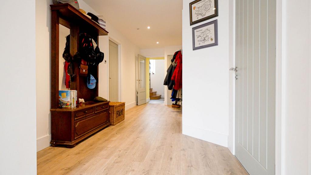 Entrance hallway with WC and Bedrooms off