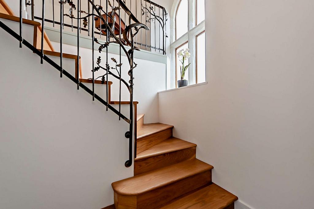 Entrance steps to first floor accommodation