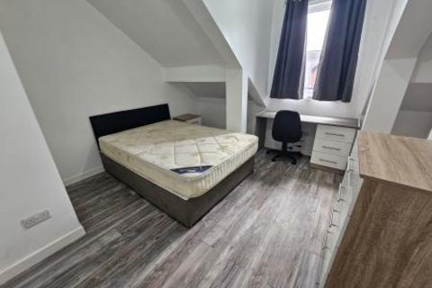 4 bedroom house to rent, Hessle View, Leeds LS6
