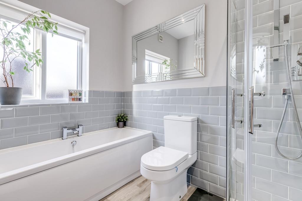Main En-suite