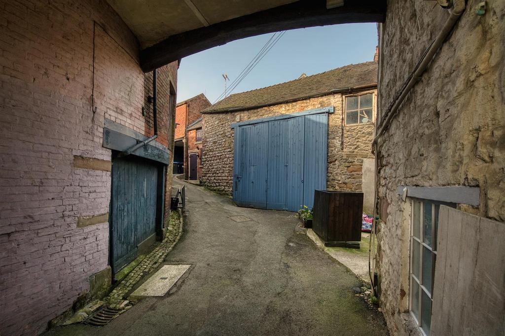 Archway to front - doors closed.jpg