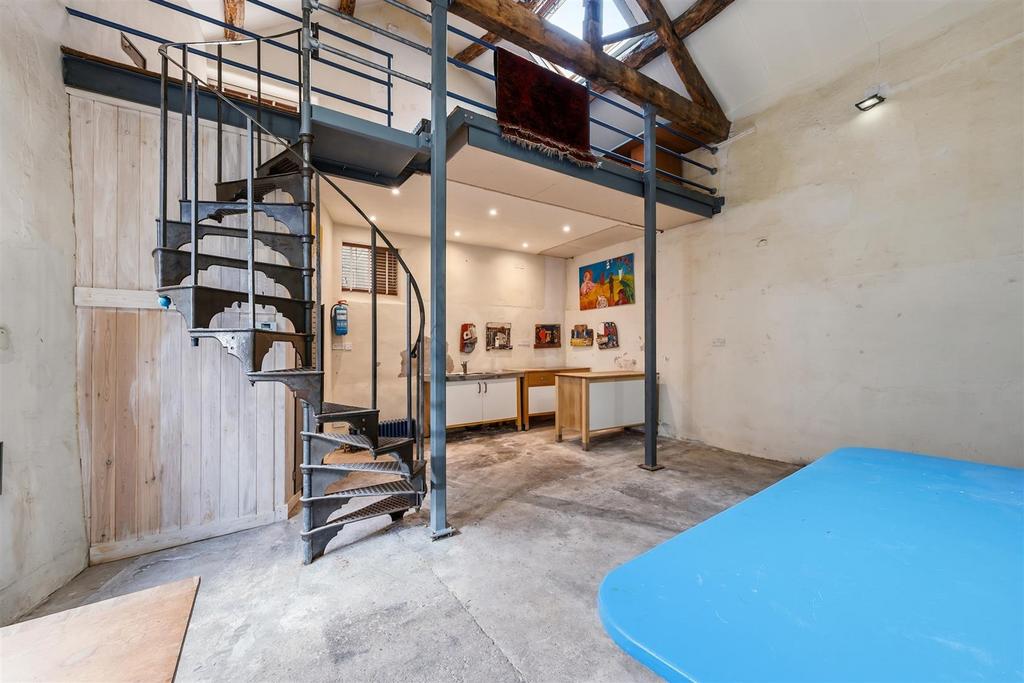 Spiral staircase.jpg
