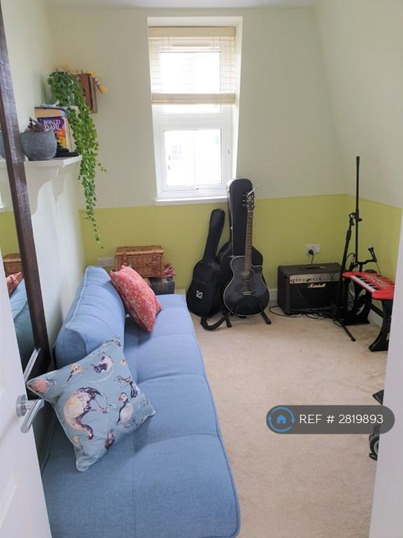 Bedroom #1 (Single/Small Double/Nursery)