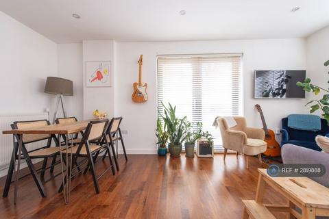 1 bedroom flat to rent, Richmond Road, London, E8