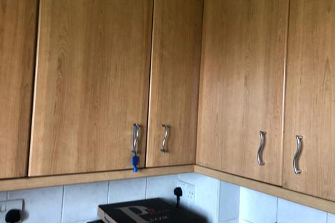 1 bedroom flat to rent, Parklands Court, London, TW5