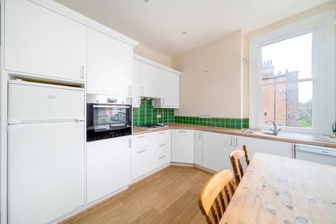 3 bedroom flat to rent, Bishops Mansions, London SW6