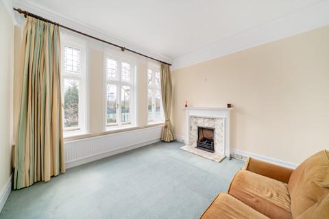 3 bedroom flat to rent, Bishops Mansions, London SW6