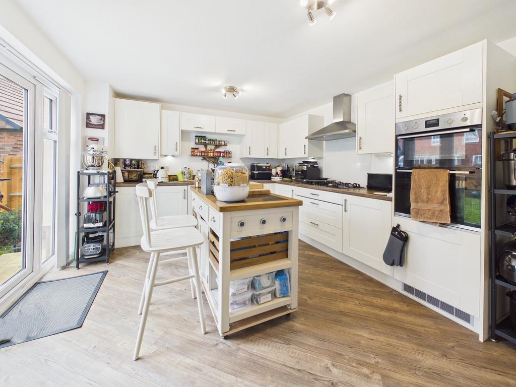 Breakfast/kitchen