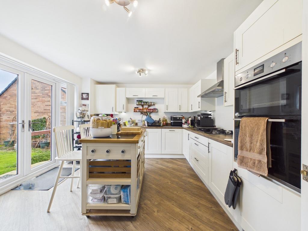 Breakfast/kitchen