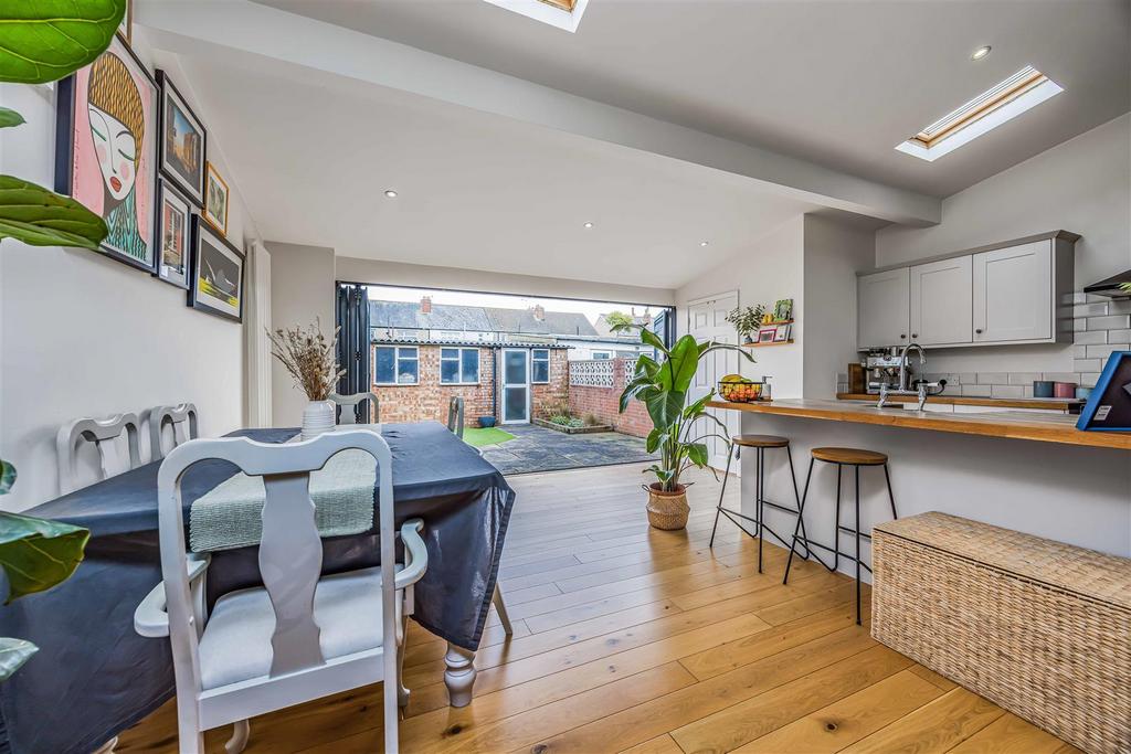 9 Lakeside Avenue, Portsmouth-Small-Portico Marketi