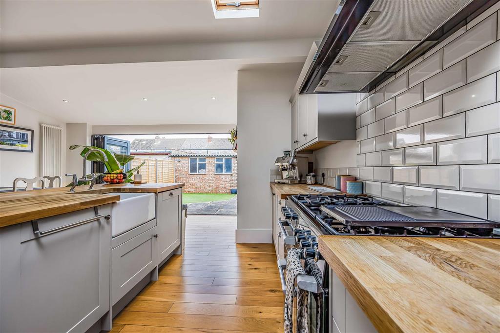 9 Lakeside Avenue, Portsmouth-Small-Portico Marketi