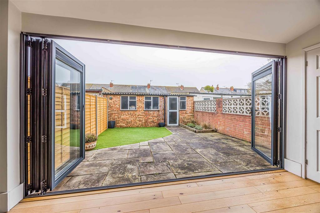9 Lakeside Avenue, Portsmouth-Small-Portico Marketi