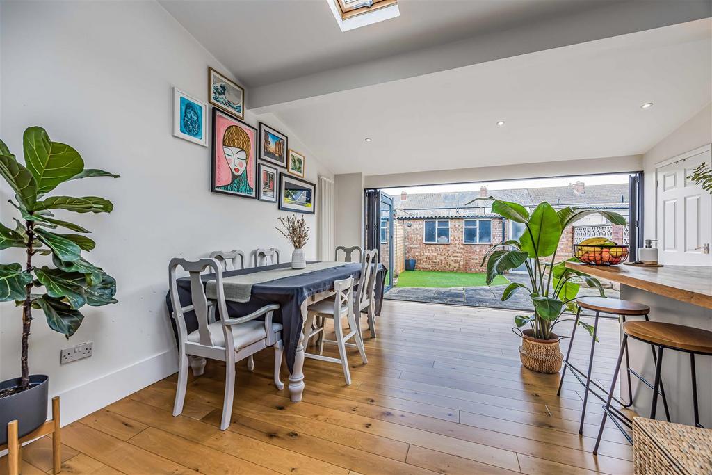 9 Lakeside Avenue, Portsmouth-Small-Portico Marketi