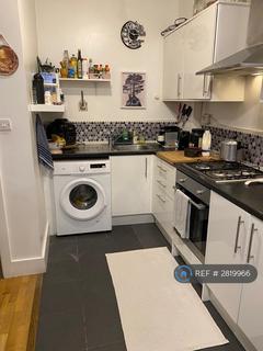 2 bedroom flat to rent, Ashvale Road, London, SW17