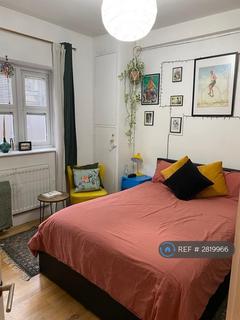 2 bedroom flat to rent, Ashvale Road, London, SW17