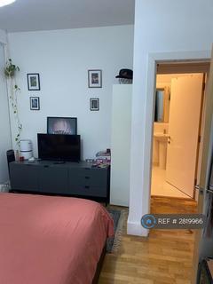 2 bedroom flat to rent, Ashvale Road, London, SW17