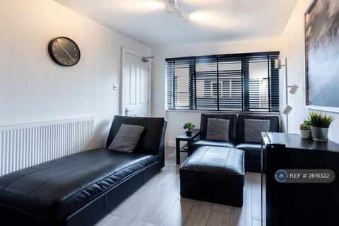 undefined, Barrie Road, Farnham, GU9