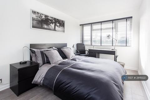 undefined, Barrie Road, Farnham, GU9