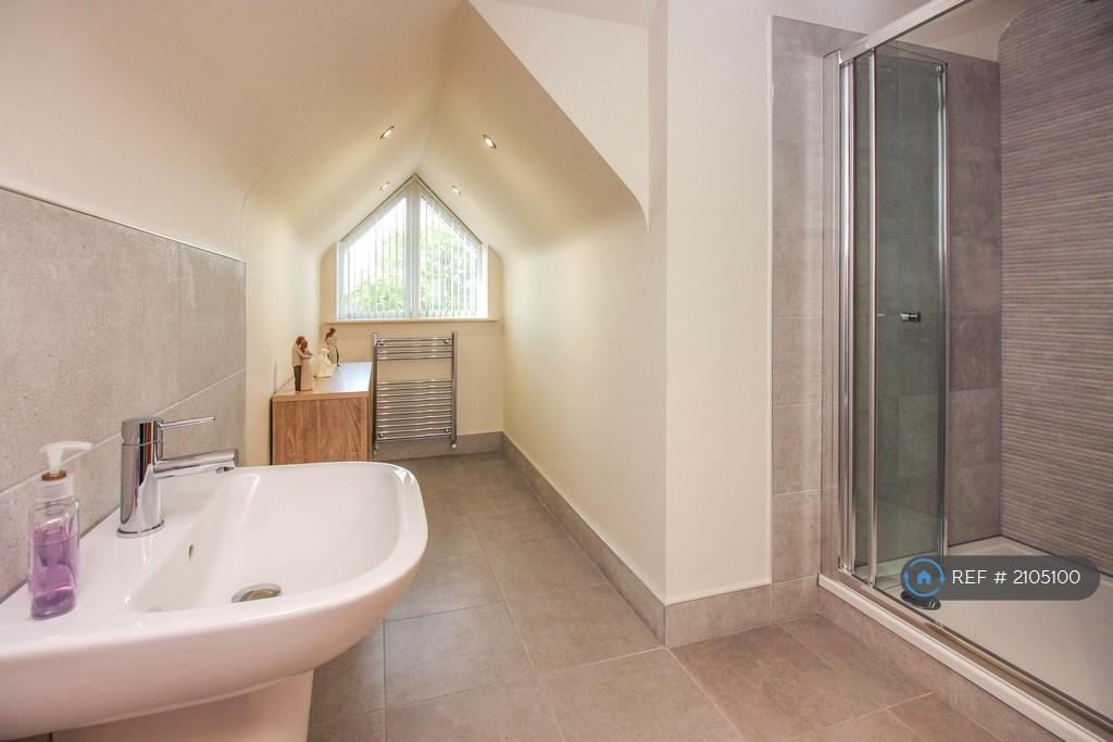 Ensuite To Master Bedroom