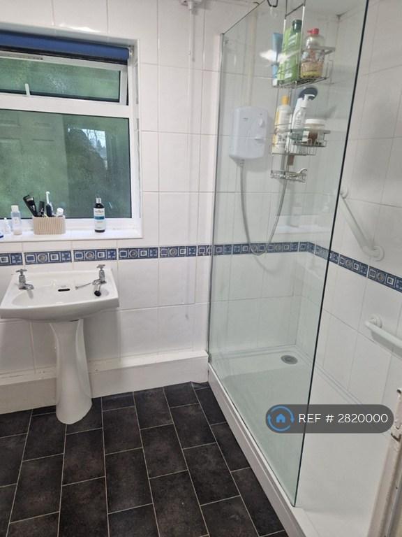 Open Spacious -Bathroom