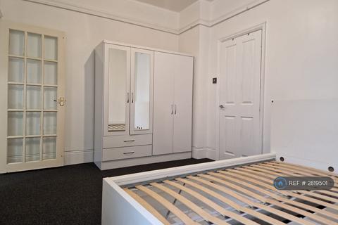2 bedroom flat to rent, Coldharbour Lane, London, SW9