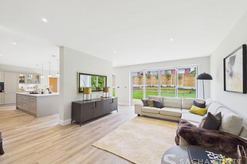 4 bedroom detached house for sale, Cross Road, Tadworth, KT20