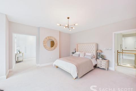 4 bedroom detached house for sale, Cross Road, Tadworth, KT20