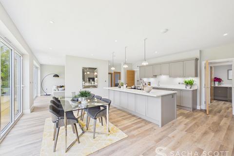 4 bedroom detached house for sale, Cross Road, Tadworth, KT20