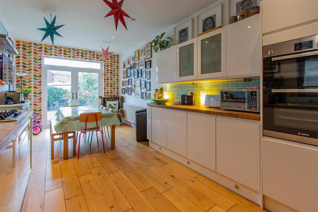 Roath Court Road 21-17.jpg