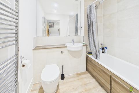 2 bedroom flat for sale, Weir Road, Bexley, Kent, DA5