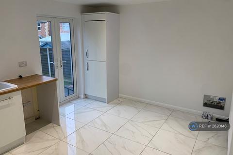 3 bedroom semi-detached house to rent, Harvest Close, Doncaster, DN4