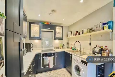 1 bedroom flat to rent, Linden Place, Staines-Upon-Thames, TW18