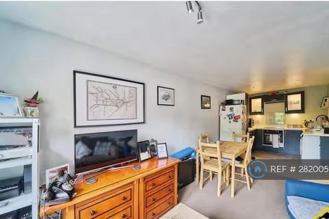 1 bedroom flat to rent, Linden Place, Staines-Upon-Thames, TW18