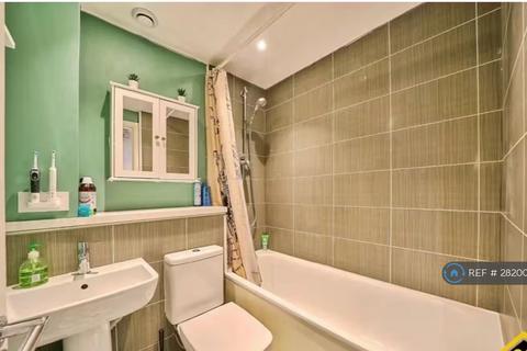 1 bedroom flat to rent, Linden Place, Staines-Upon-Thames, TW18