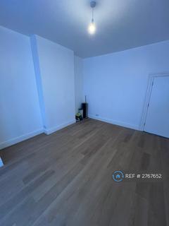 2 bedroom flat to rent, Eastwood Road, Ilford, IG3