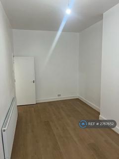 2 bedroom flat to rent, Eastwood Road, Ilford, IG3