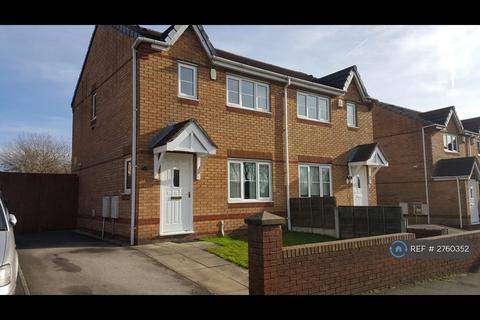 3 bedroom semi-detached house to rent, Dovecote Lane, Little Hulton, Manchester, M38
